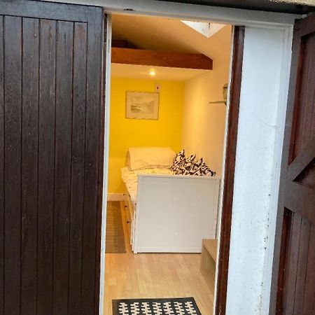 Studio Annexe With Separate Shower Room Broadhempston Bagian luar foto