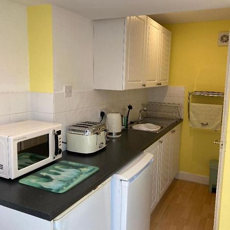 Studio Annexe With Separate Shower Room Broadhempston Bagian luar foto