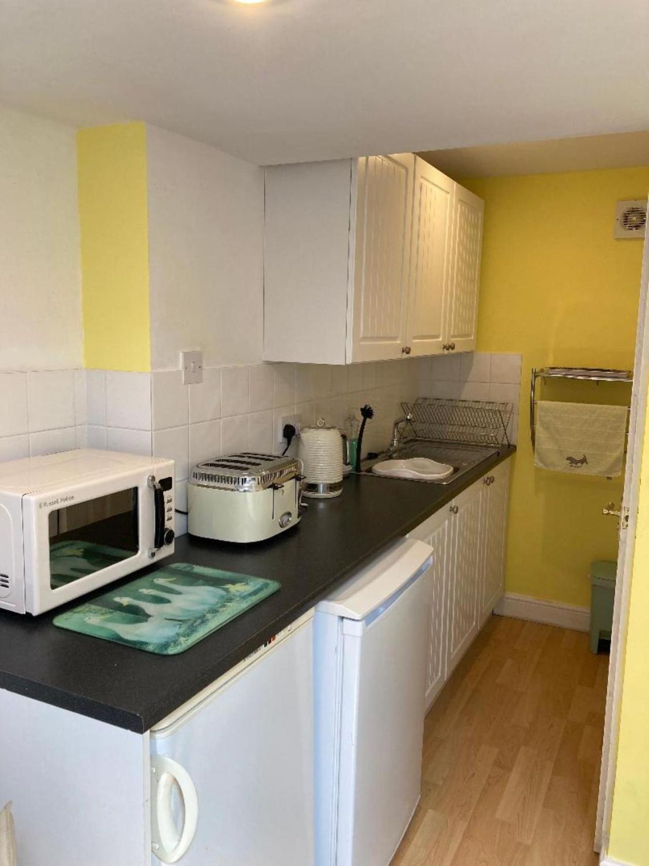 Studio Annexe With Separate Shower Room Broadhempston Bagian luar foto